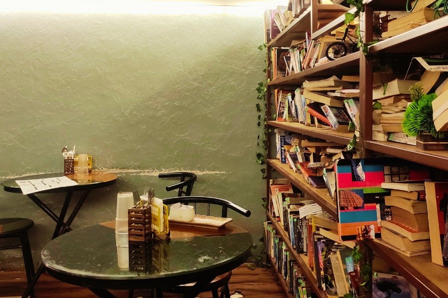 Café Escape in Thane West: The One Storyy Bistro Café